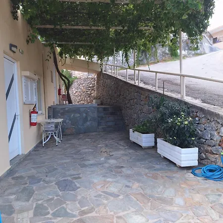 Aparthotel Irida