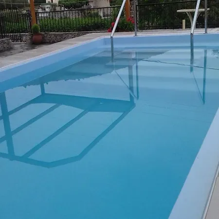 Apart-hotel Irida 2*